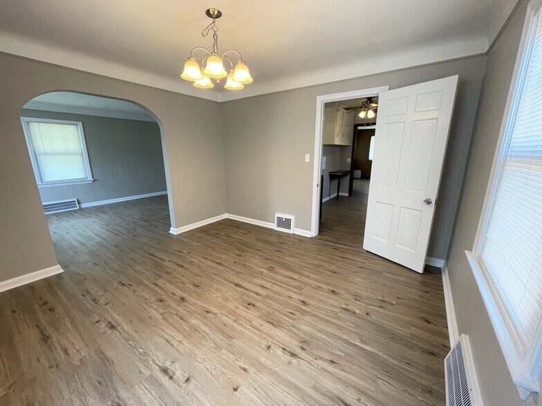 Dining room - 1204 Irene Rd