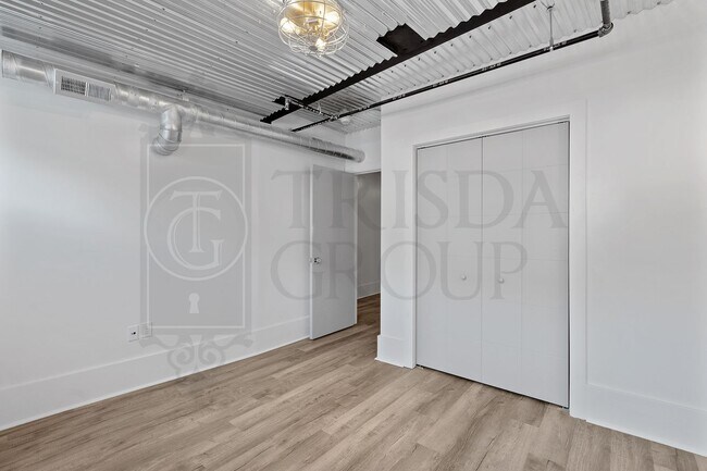 Building Photo - Modern 1 BR Apt in Mt Washington, 2 Off Street Parking Spaces, Private storage, Pets OK, W/D, DW, AC
