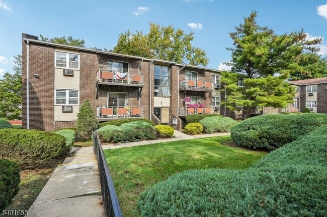 Building Photo - 421 Bloomfield Ave