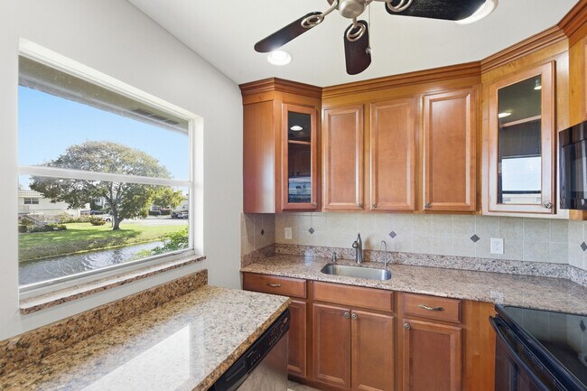 Building Photo - 384 Saxony Trail