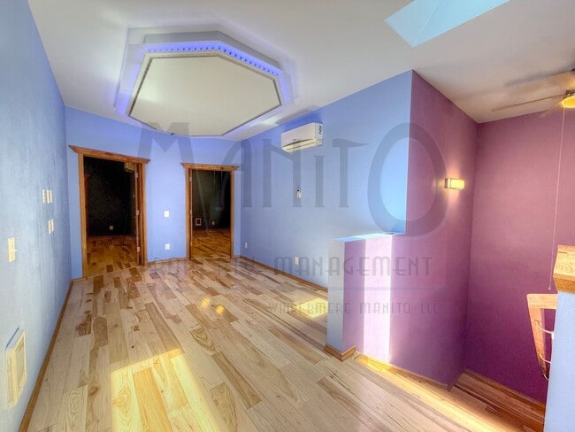 Building Photo - Spacious Dwight Merkel Home