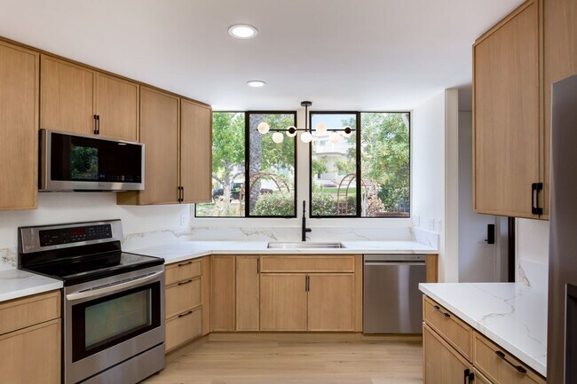 Building Photo - Renovated Post-Modern with Sweeping Canyon Views