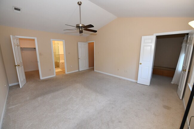 Building Photo - Gorgeous 4 BR 2+2 Baths Colonial - Finished Walk-Out Basement and Car Garage