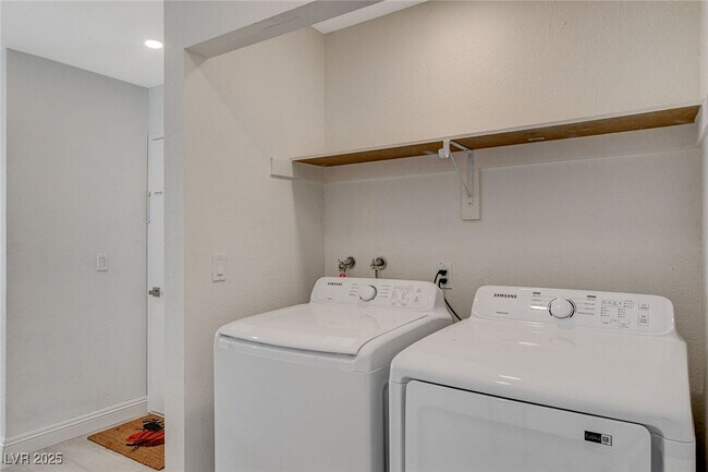 Building Photo - 4683 Calderwood St