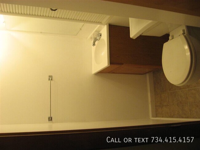 Building Photo - 2863 Marshall St