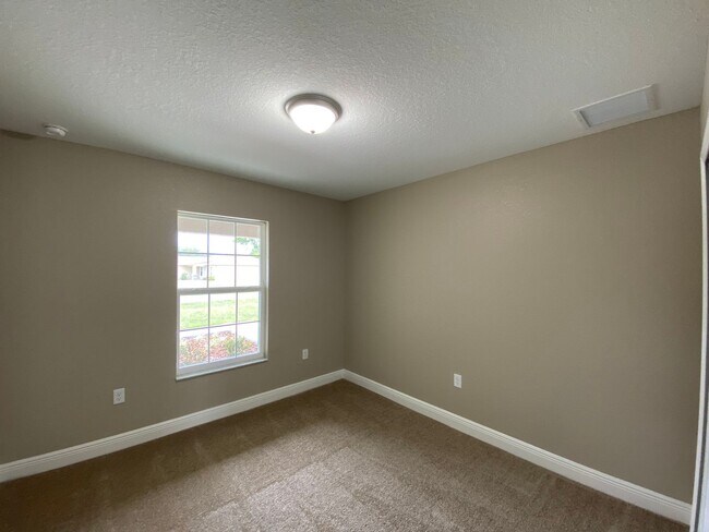 Building Photo - Marion Oaks - Welcome Home