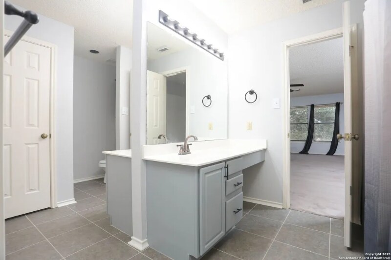 Building Photo - 2558 Ashley Oak Dr