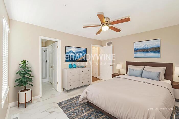 Building Photo - 13707 Bennington Ave