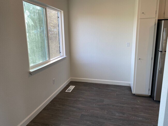 Building Photo - Lewis Ln-409