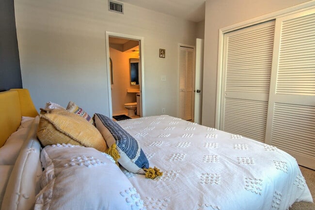 Building Photo - 3310 Europa Dr