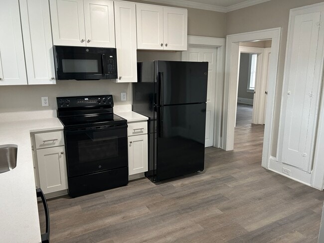 Building Photo - 2423 N Patterson Ave