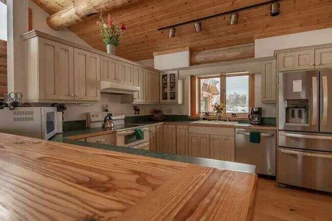 Building Photo - 10455 Rammell Mountain Rd