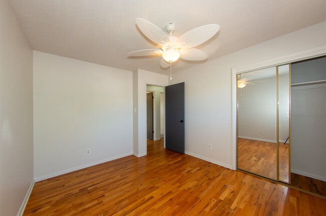 Building Photo - 6921 Manhattan Ln