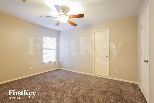 Building Photo - 15118 Sierra Ridge Dr