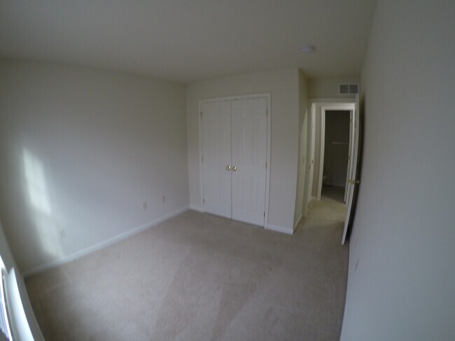 Building Photo - 2123 Quail Hollow Dr