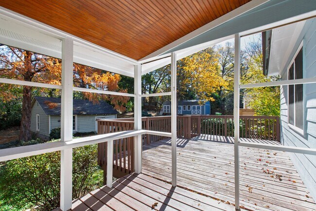 Building Photo - Charming Updated Bungalow in Raleigh’s Mordecai District!