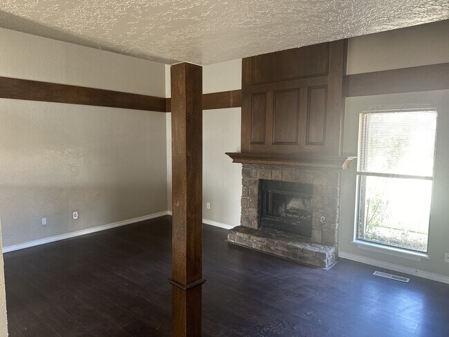 Building Photo - 2202 Shadowridge Dr