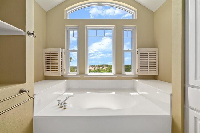 Building Photo - 14425 Evergreen Cove