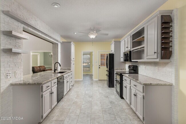 Building Photo - 108 Van Dyke Cove