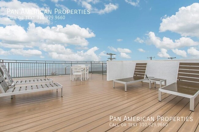 Building Photo - 4034 S Pacific Ave