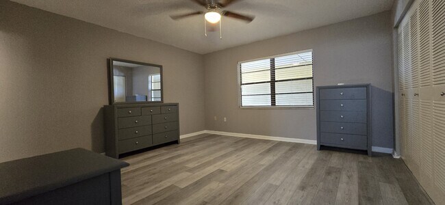 Building Photo - 130 E Johnson Ave