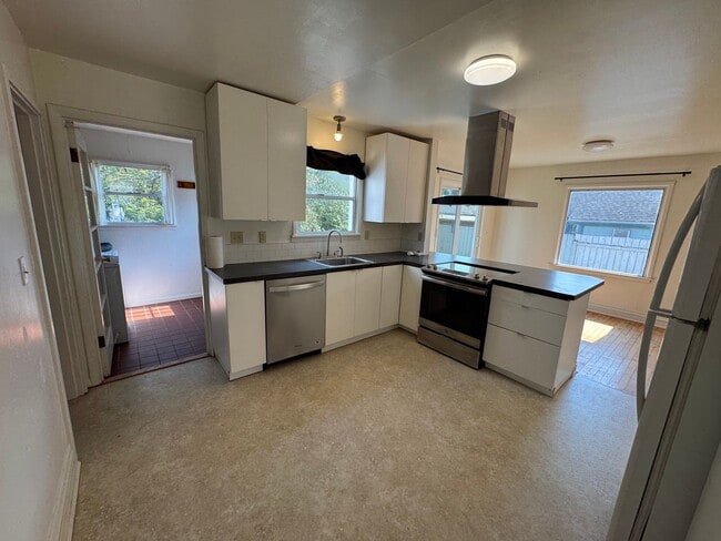 Building Photo - 4 Bedroom 2 Bathroom Mount Vernon House Cl...