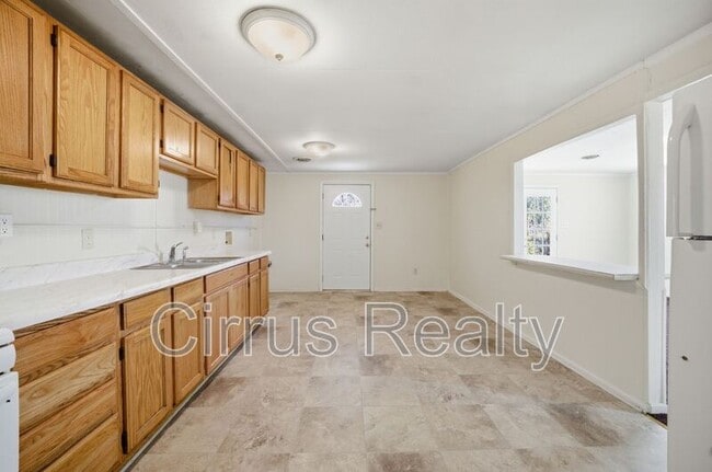 Building Photo - 1924 Zinzer Rd