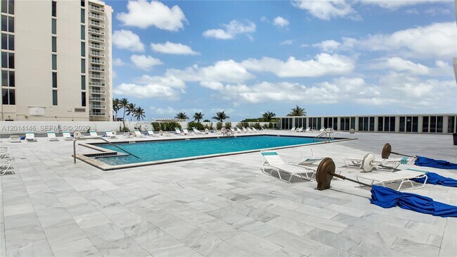 Building Photo - 5601 Collins Ave