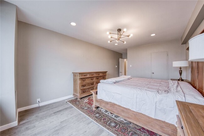 Building Photo - 320 Fort Duquesne Blvd