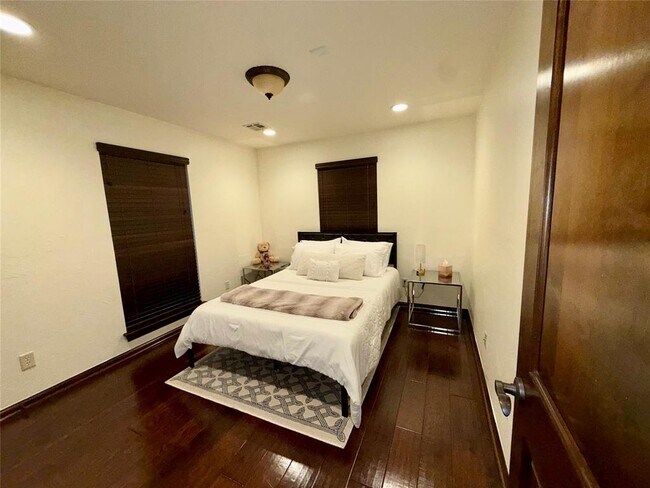 Building Photo - 16616 Moorgate Ln