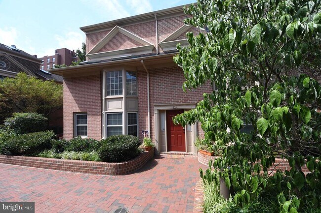 Building Photo - 601 N Tazewell St