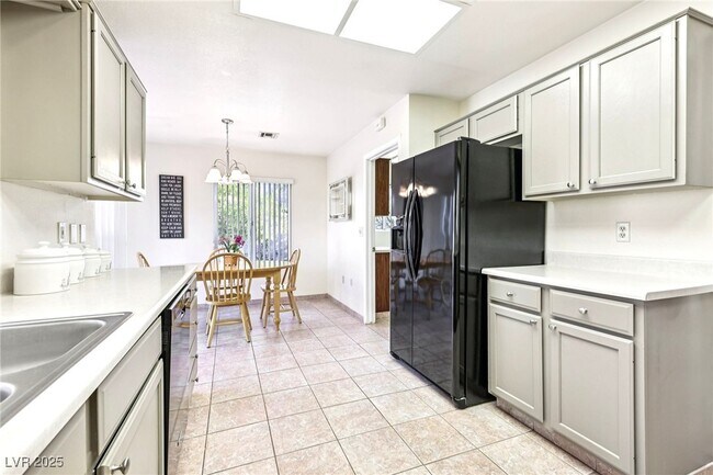 Building Photo - 3013 Sungold Dr