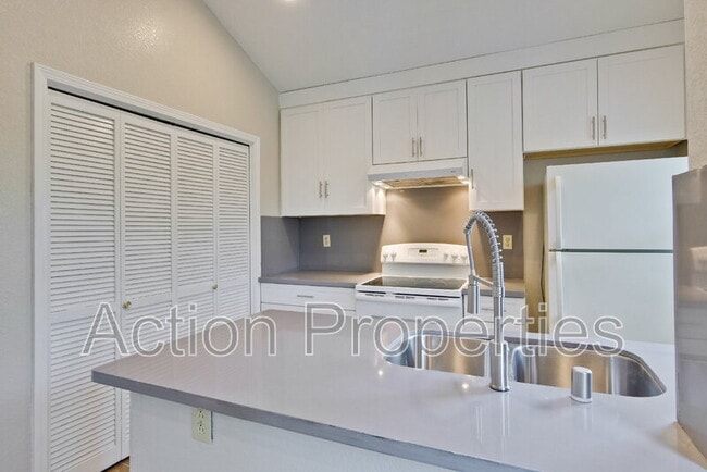 Building Photo - 1341 Meadow Ridge Cir