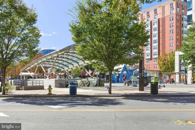 Building Photo - 1220 N Fillmore St