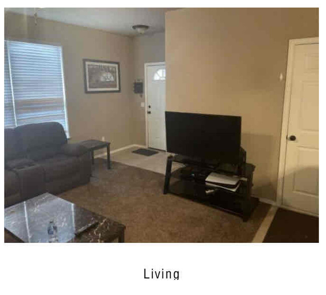 Building Photo - 332 N Bronco Way