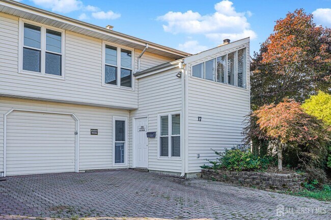 Primary Photo - 17 Throckmorton Ln