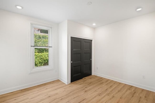 Building Photo - 125 Sumac St