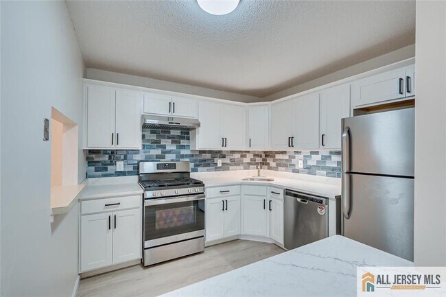 Building Photo - 64 Taylor Dr