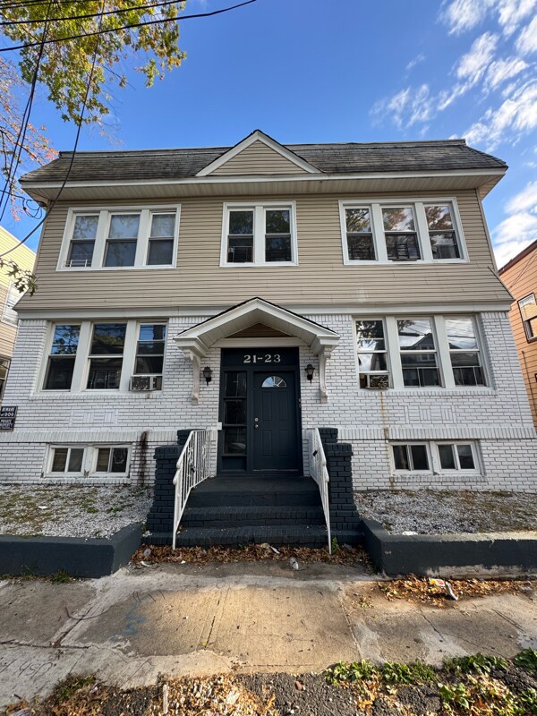 Building Photo - 21 Underwood St