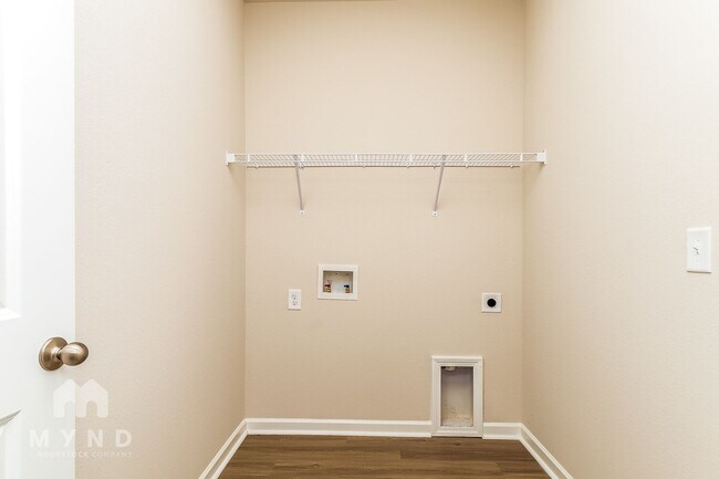 Building Photo - 146 Everglade Wy