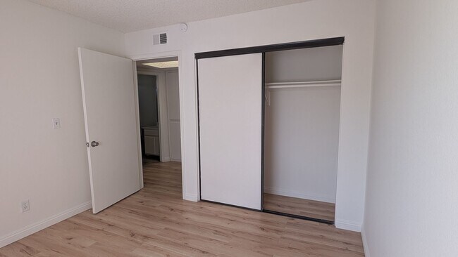 Building Photo - Cozy 3 bedroom Condo in the most demanded Alhambra neighborhood next to Costco