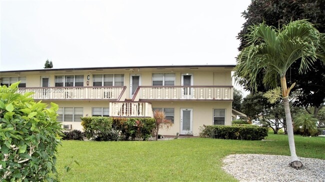 Building Photo - 71 Waltham C