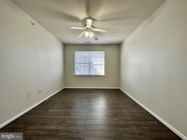 Building Photo - 12925 Centre Park Cir