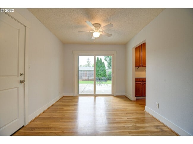 Building Photo - Lovely Ranch style home with park like rear fenced yard, Commonwealth lake Park just around the c...