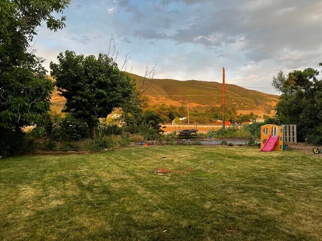 Building Photo - 1290 N Winston Dr