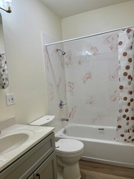 Building Photo - 564 53rd St