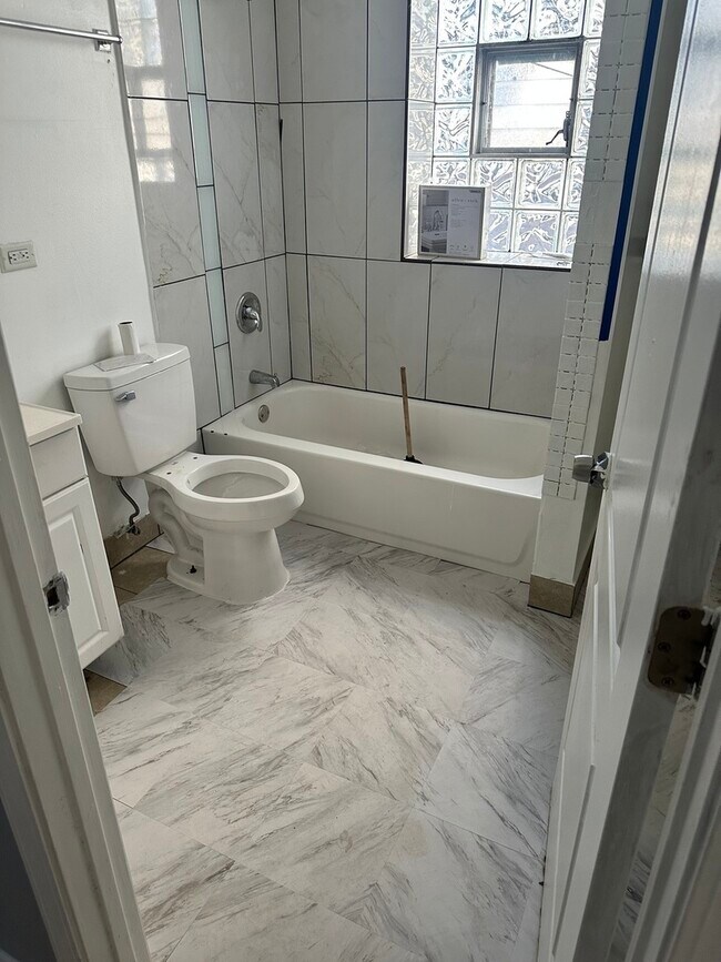 Building Photo - 6314 S Artesian Ave