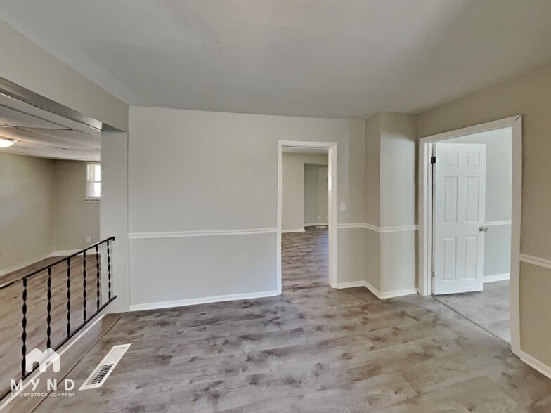 Building Photo - 6220 Leslie Dr