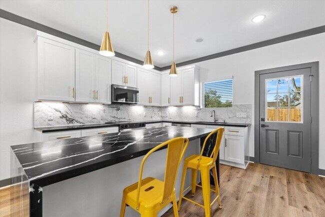 Building Photo - 7949 Attwater St