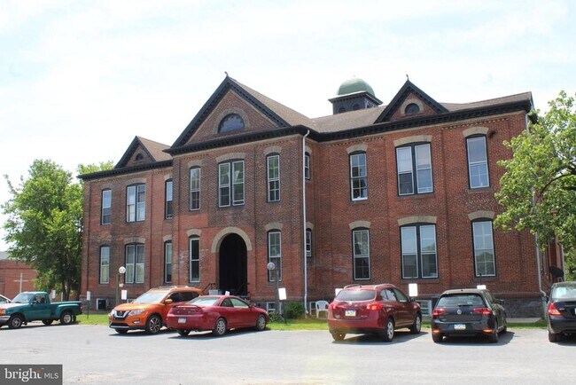 Building Photo - 745 Manor St